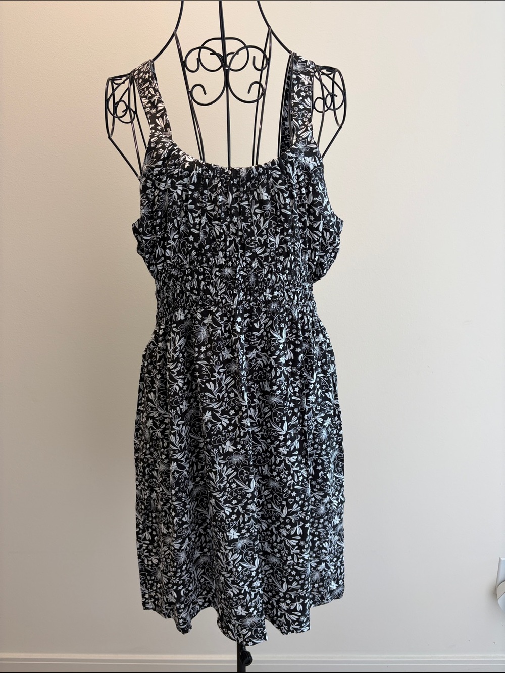 Women’s Tentree Overlook Floral Pattern Sundress, size XL, black & white, NWT